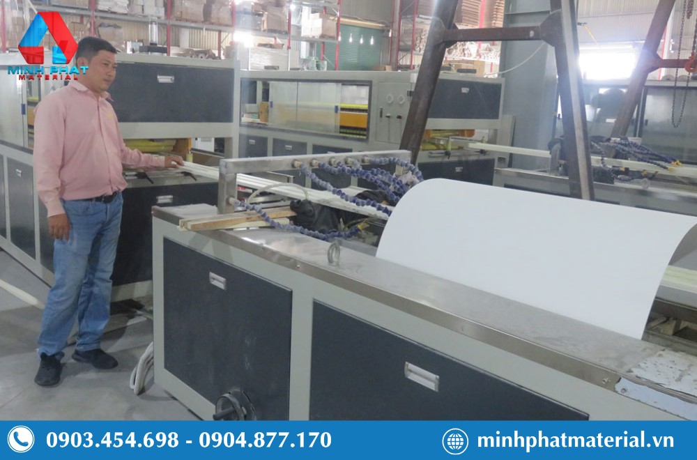 Phát Lộc là một trong những công ty chuyên sản xuất tấm nhựa PVC ứng dụng công nghệ châu Âu.