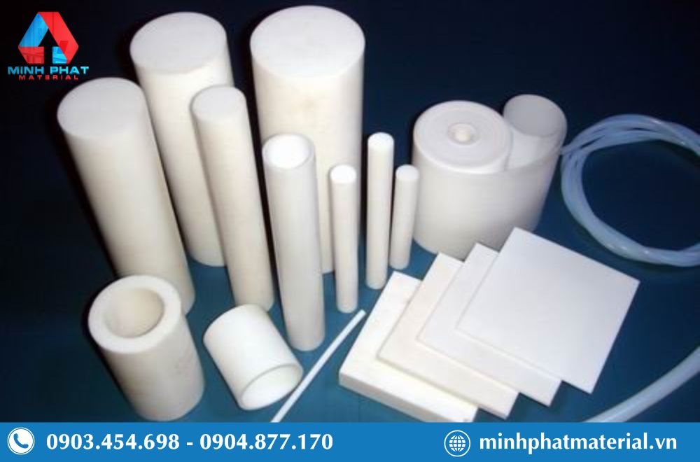 Phôi nhựa PTFE cần được kẹp chặt trên bàn máy để hạn chế rung lắc