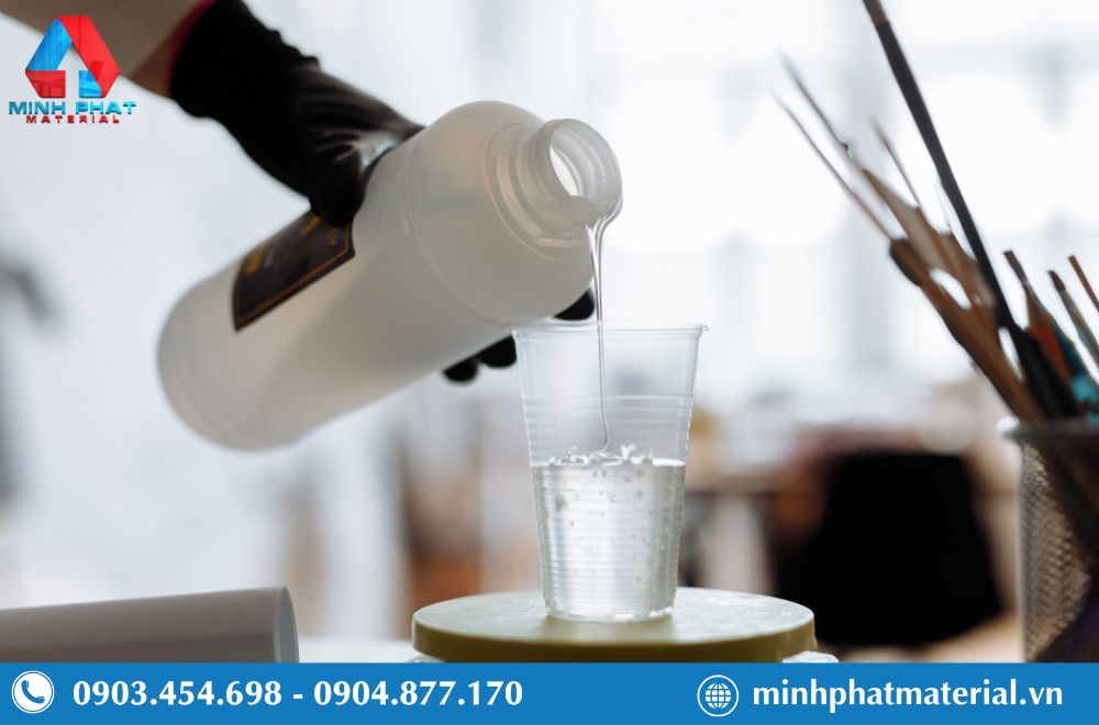 Epoxy là loại nhựa có cấu trúc cứng, độ bền cao, chống va đập hiệu quả