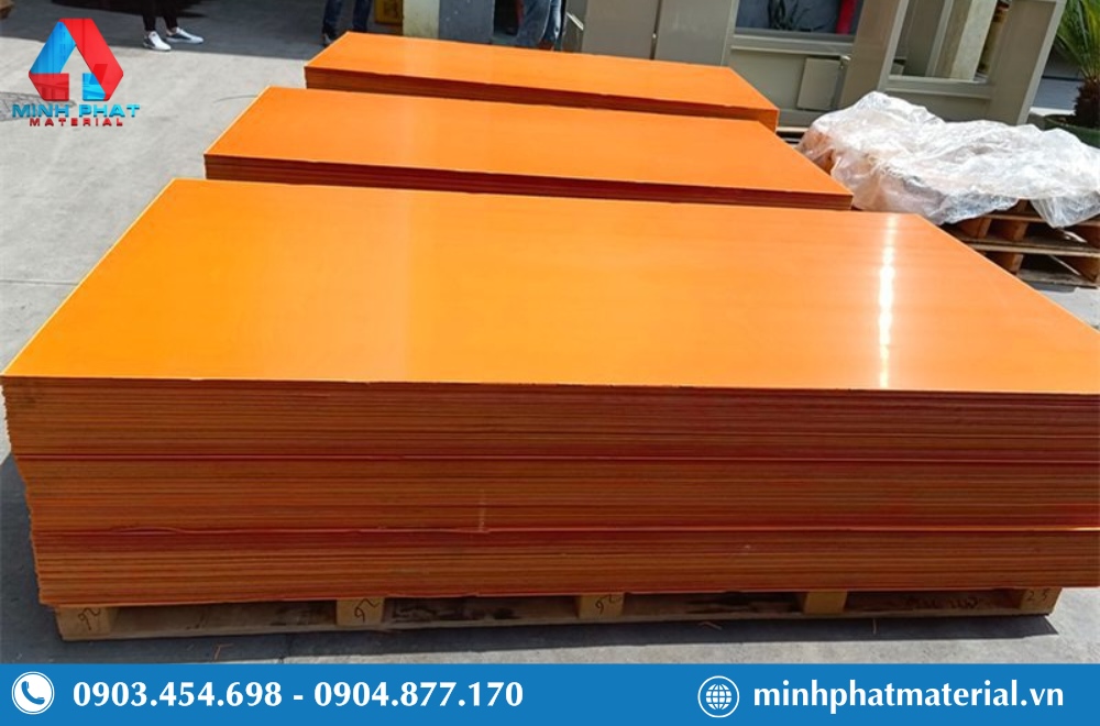 Bao bọc bên ngoài là lớp phủ bằng sơn cách điện hoặc nhựa chuyên dụng