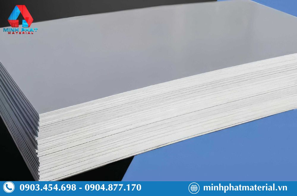 Tấm ván nhựa PVC 10mm hiện có giá dao động từ khoảng 350.000 – 870.000 vnđ/m2